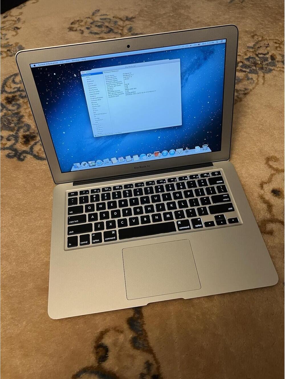 2012 Apple MacBook Air A1466 13" 1.8 GHz Intel Core i5 4 GB 1600 MHz Laptop